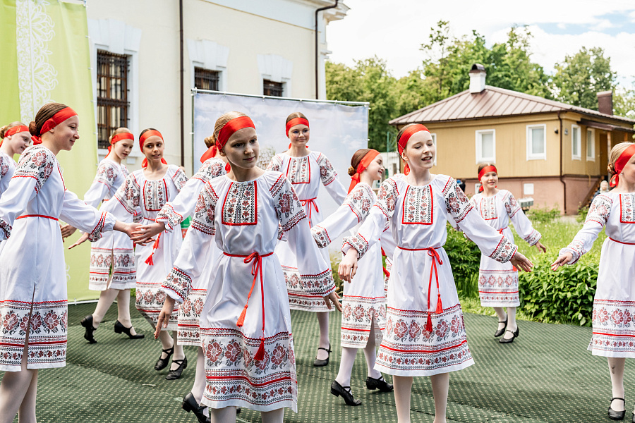 Концерт в честь праздника Троицы на территории Троицкого кафедрального собора в Подольске